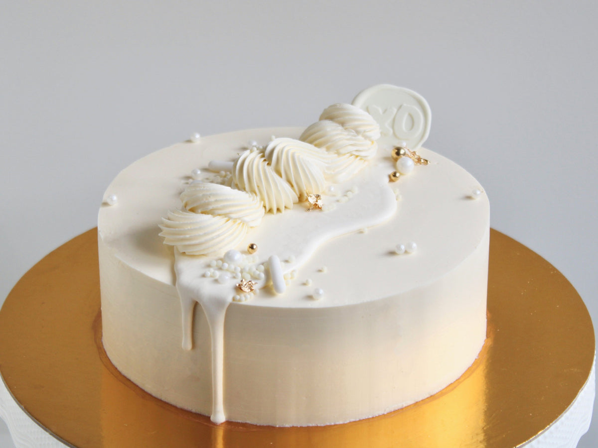 Classic Vanilla Cake | Noughts & Crosses Cake Boutique